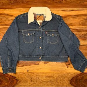 SIZE M LEVI’S JEAN JACKET